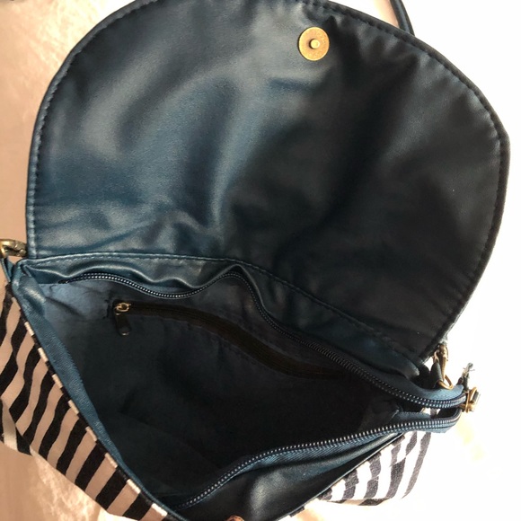 Striped crossbody purse - Picture 3 of 5